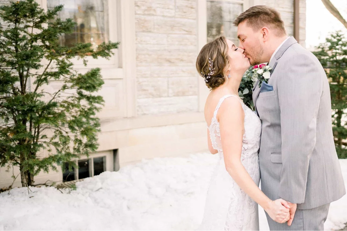 Tips for Couples: How to Look Natural in Your Wedding Photos 